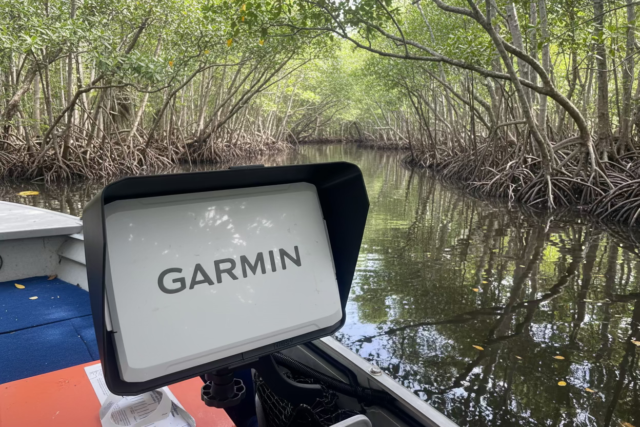 Garmin Ultra 102sv, 105sv, 106sv, 122sv, 125sv, 126sv Series SunShield – Fish Finder Display Visor | Anti-Glare Screen Hood